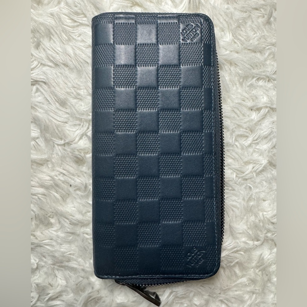 🛑 SOLD 🛑 Louis Vuitton Zippy Navy Blue Damier Infini Leather Vertical Wallet